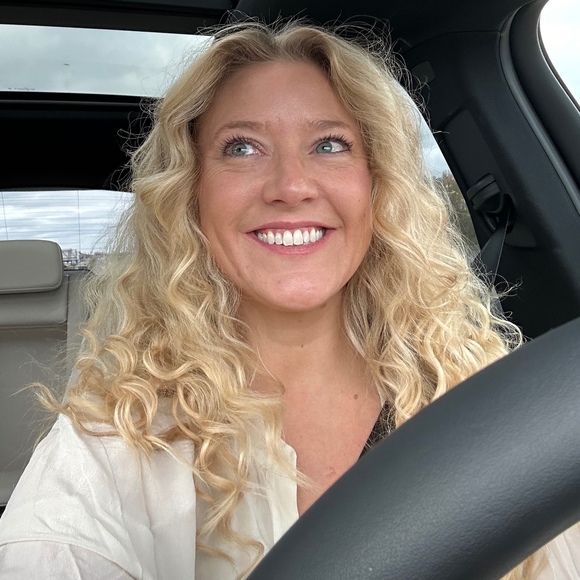 Meet your Posher, Taylor - Picture 1 of 1